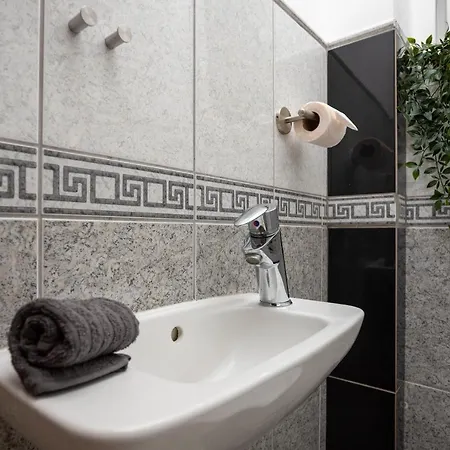 Emerald With Free Parking Apartament *